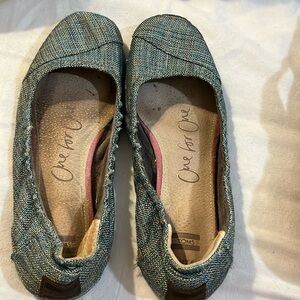 Tom’s blue shiny ballet flats